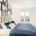 Brisadelmar Z Bezplatnym Parkingiem Lägenhet